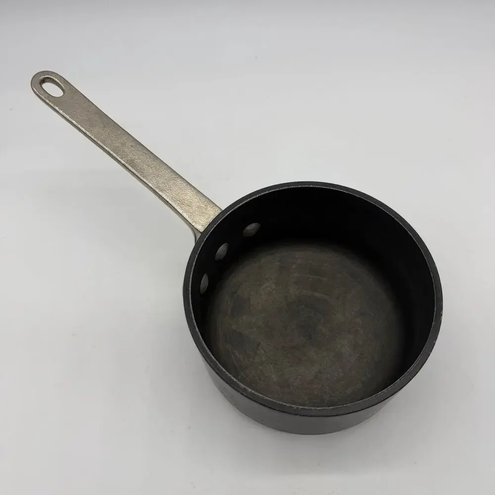 Calphalon Commercial Aluminum Company Professional 1.5qt saucepan 8701 1/2 Pot